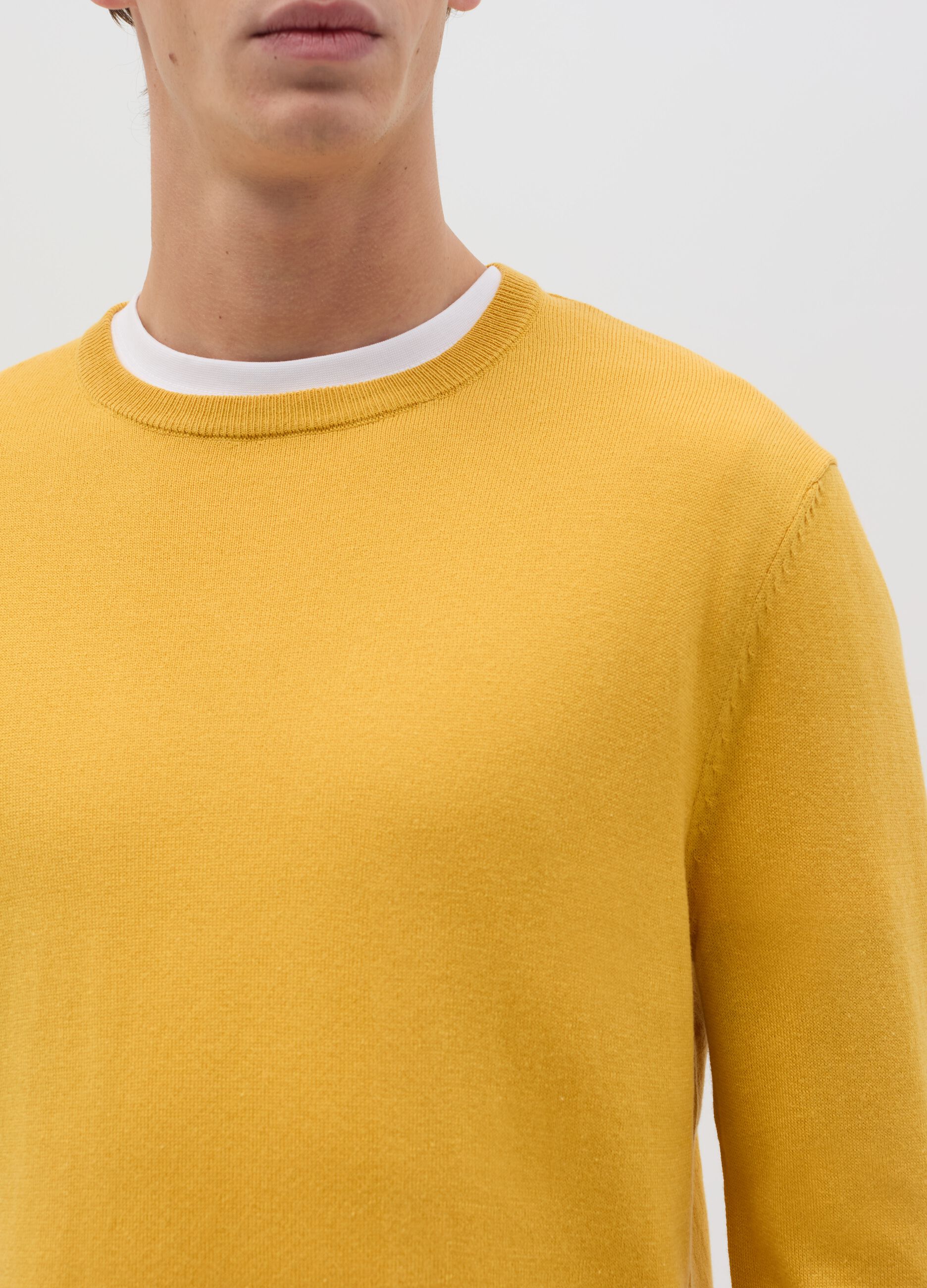 Round neck pullover