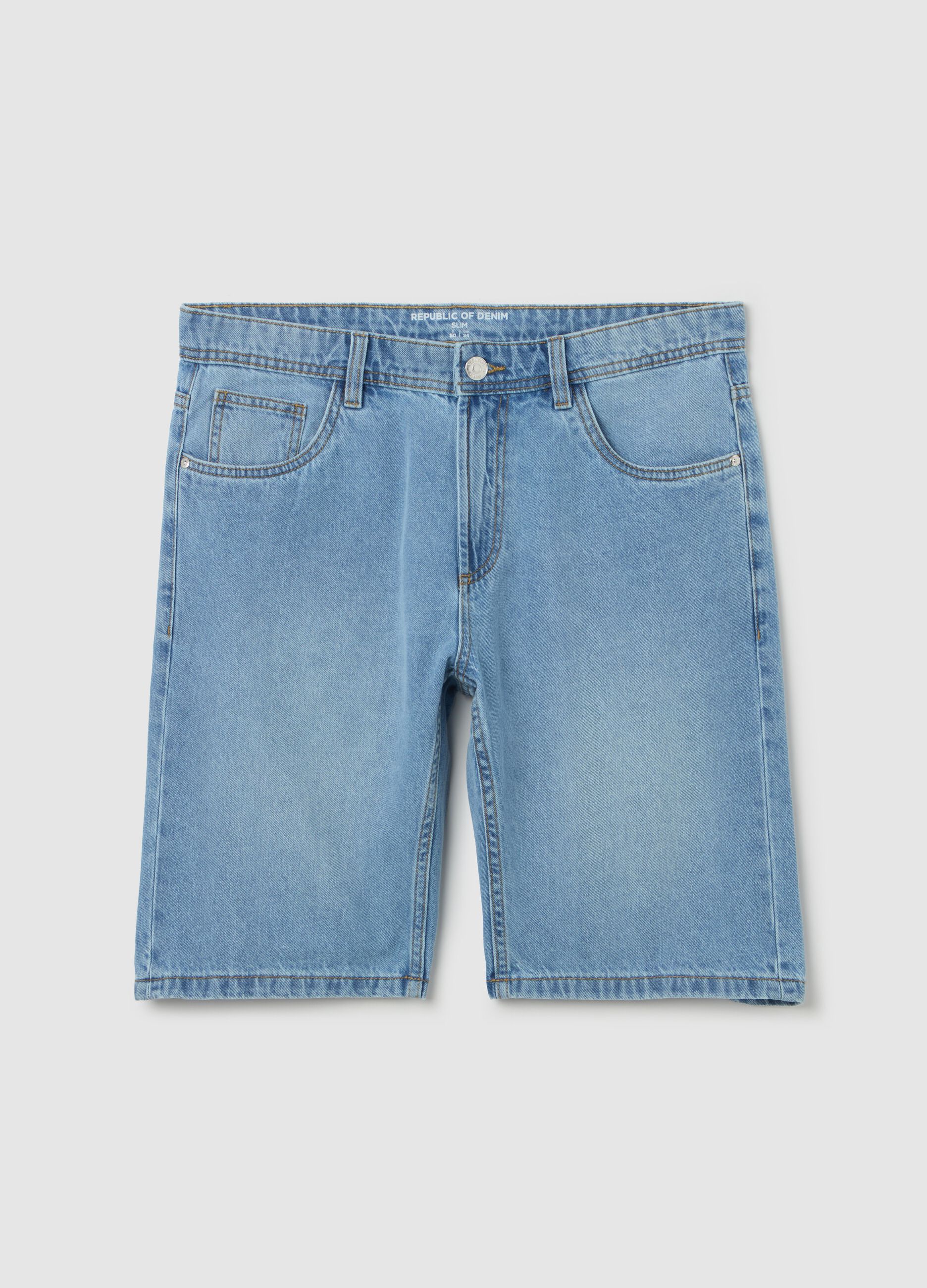 Light blue slim-fit Bermuda shorts in denim