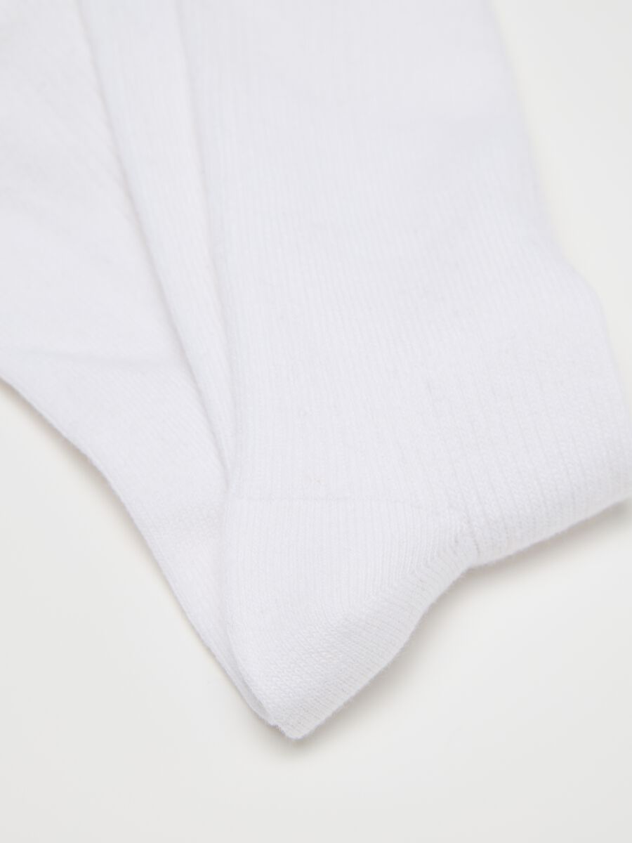 White stretch ribbed midi socks_1