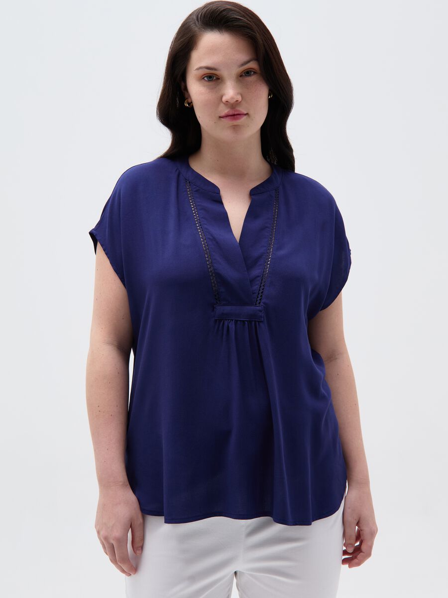 Curvy T-shirt with openwork edging_0