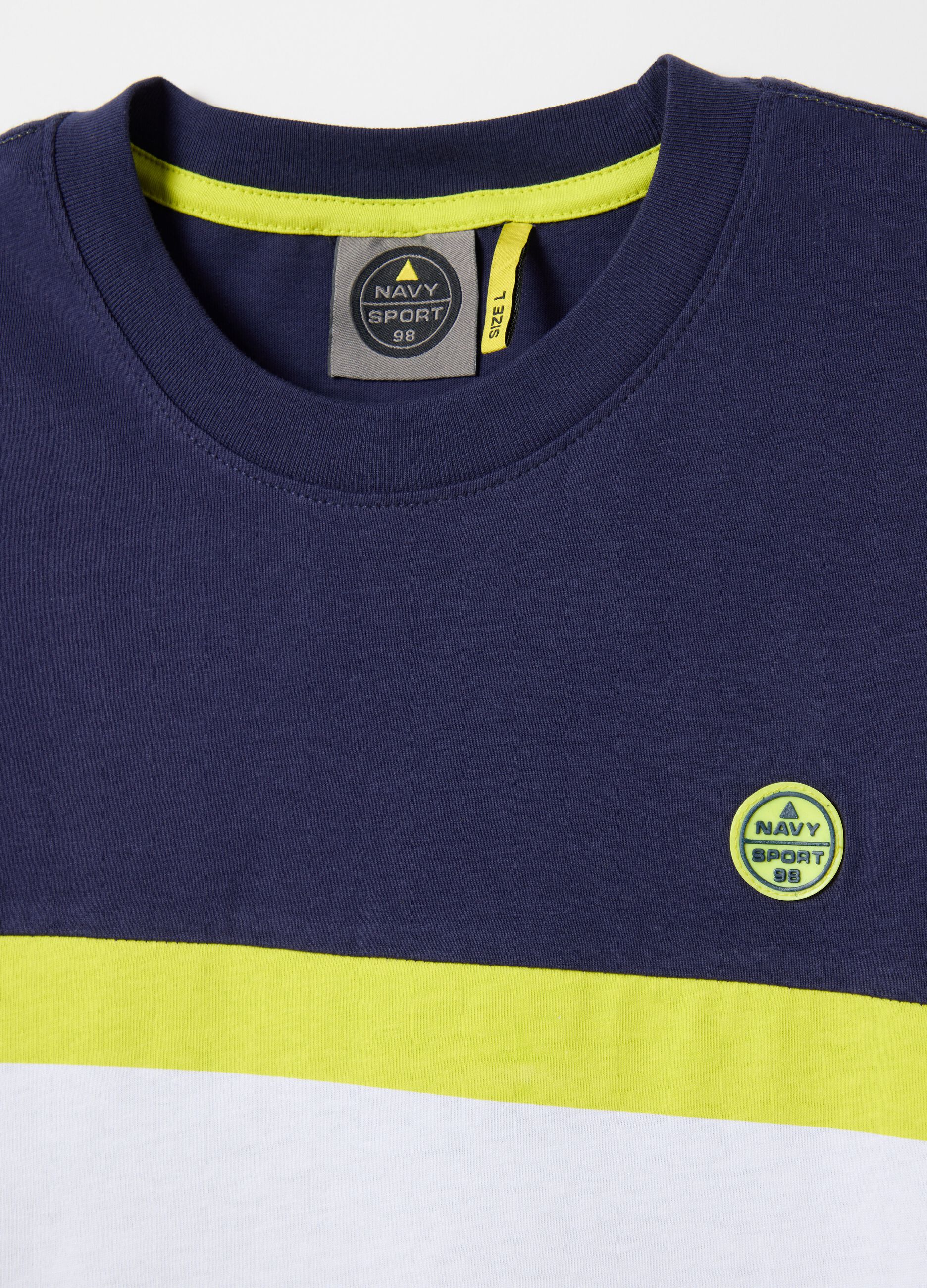 Colourblock T-shirt with contrasting details
