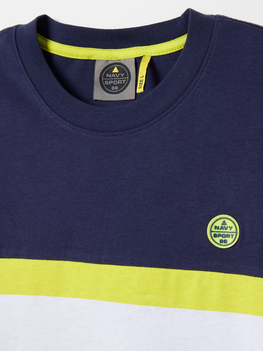 Colourblock T-shirt with contrasting details_5