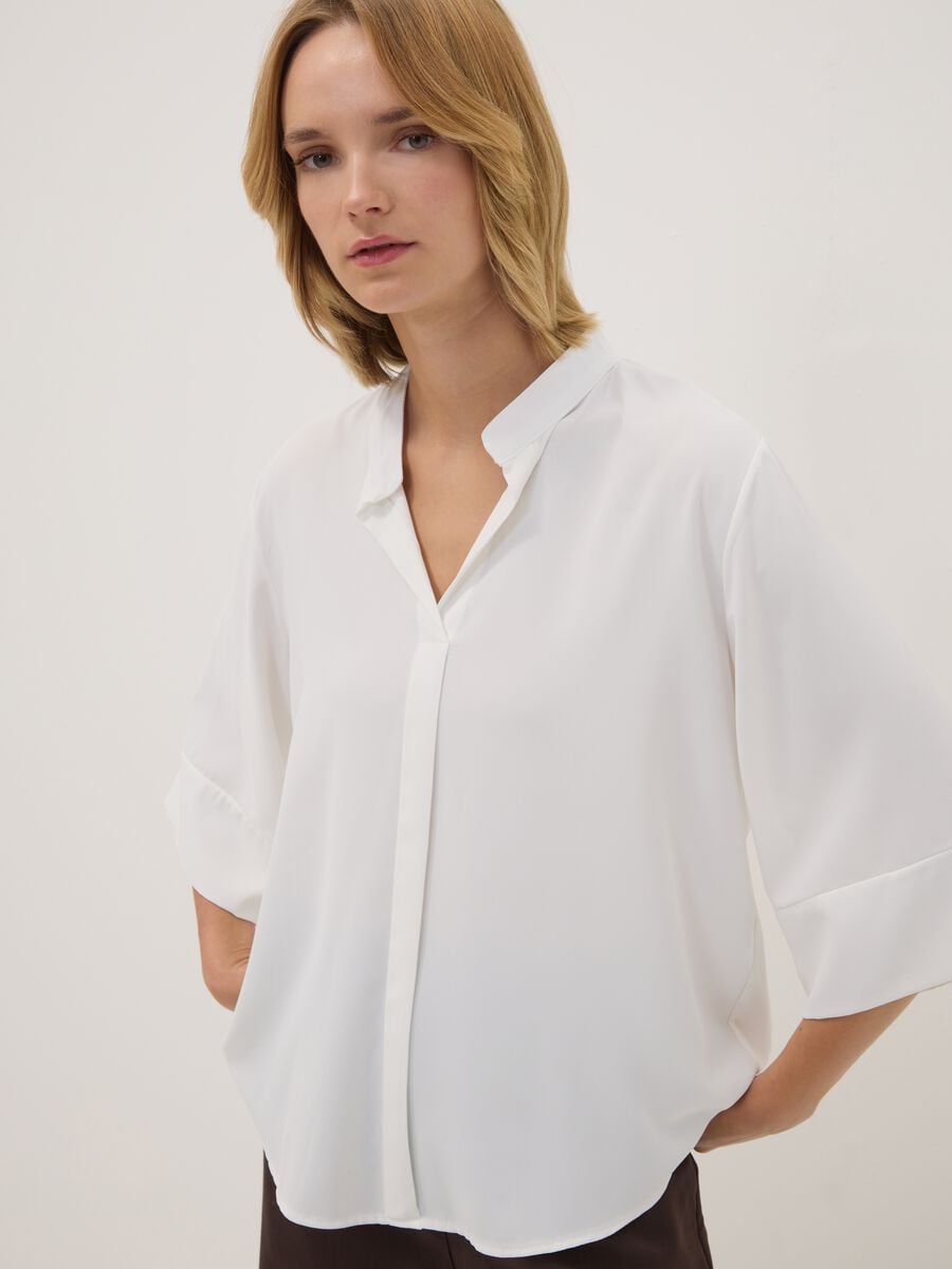 White regular-fit blouse with wide sleeves and mandarin collar_0