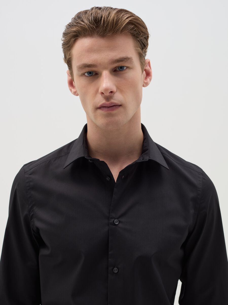 Slim-fit solid colour easy-iron shirt_2