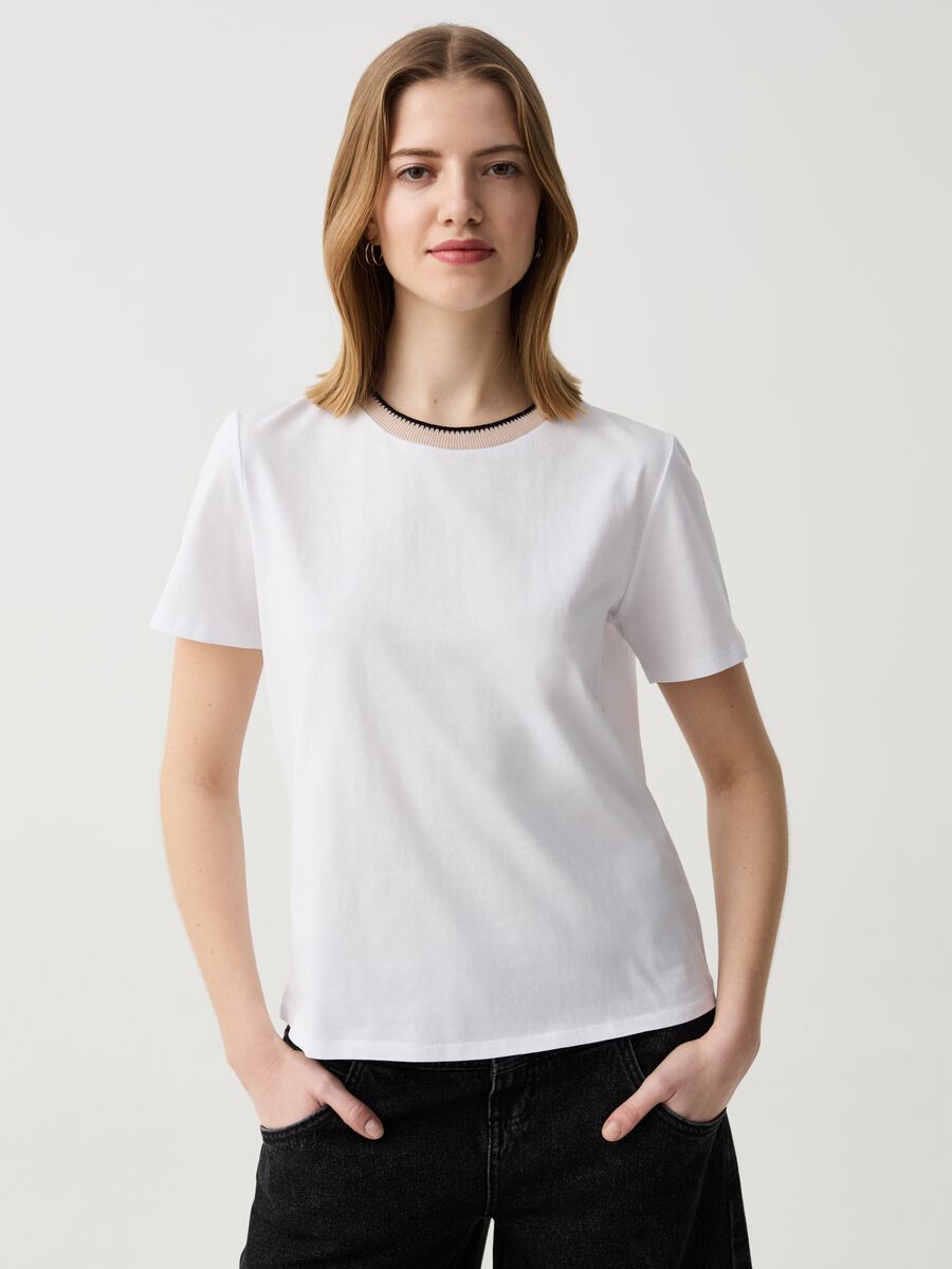 T-shirt with round neck with striped edging_0