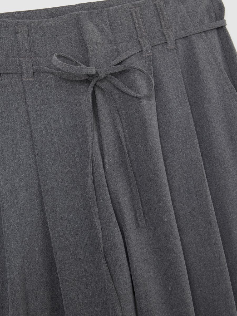 Pantaloni wide leg grigi con fiocco_1