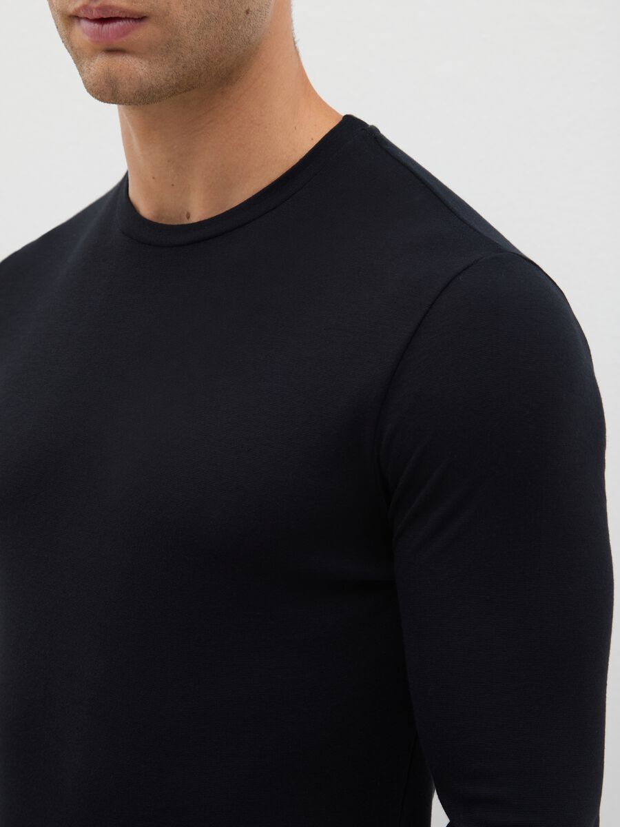 T-shirt premium nera in thermal modal cashmere regular fit_3