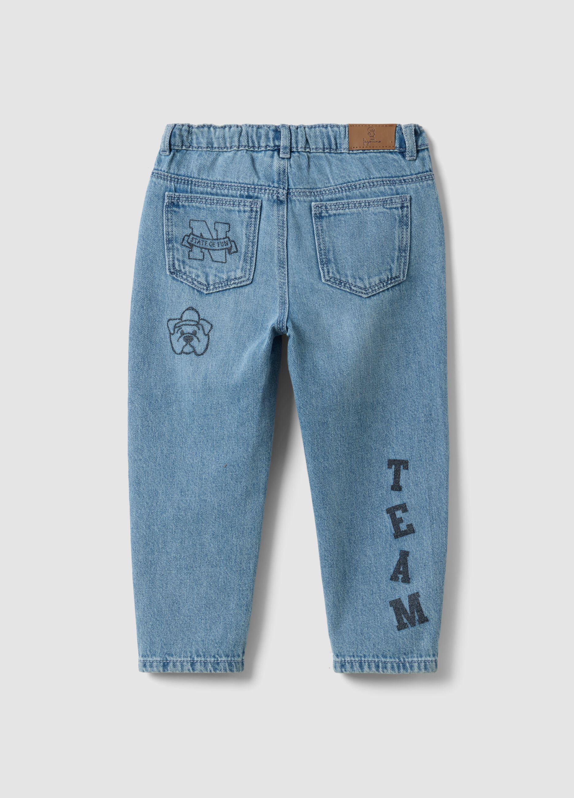 Jeans denim azzurri in misto cotone e viscosa con stampe college