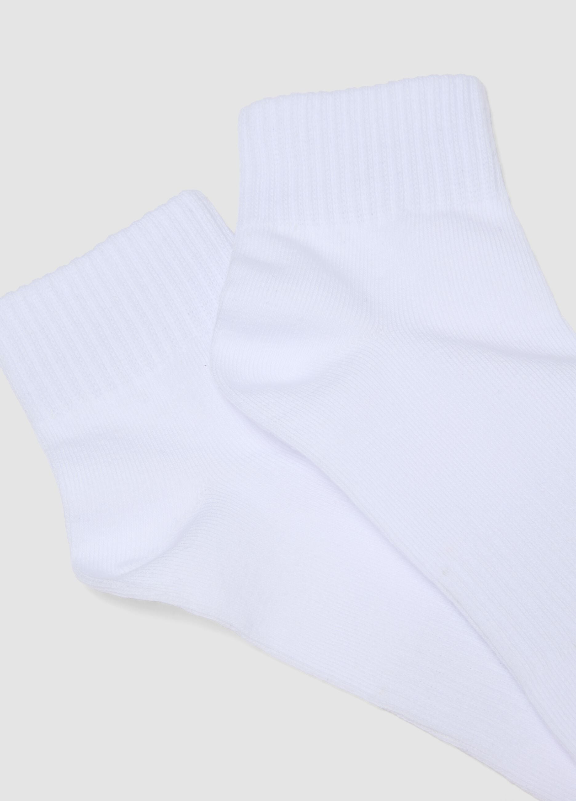 3-pack of white organic cotton ankle sports socks