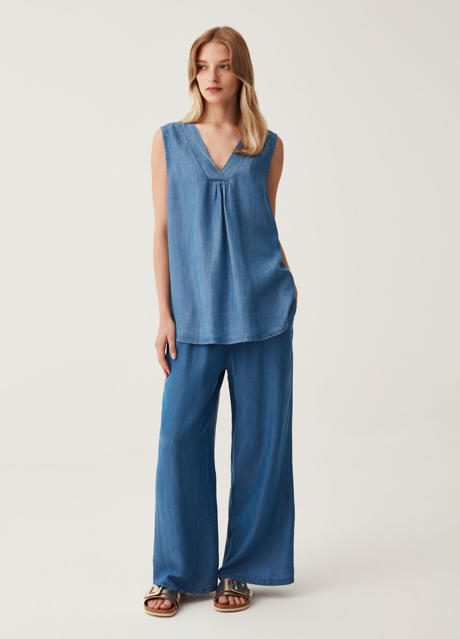 Blusa smanicata in denim Hybrid_0