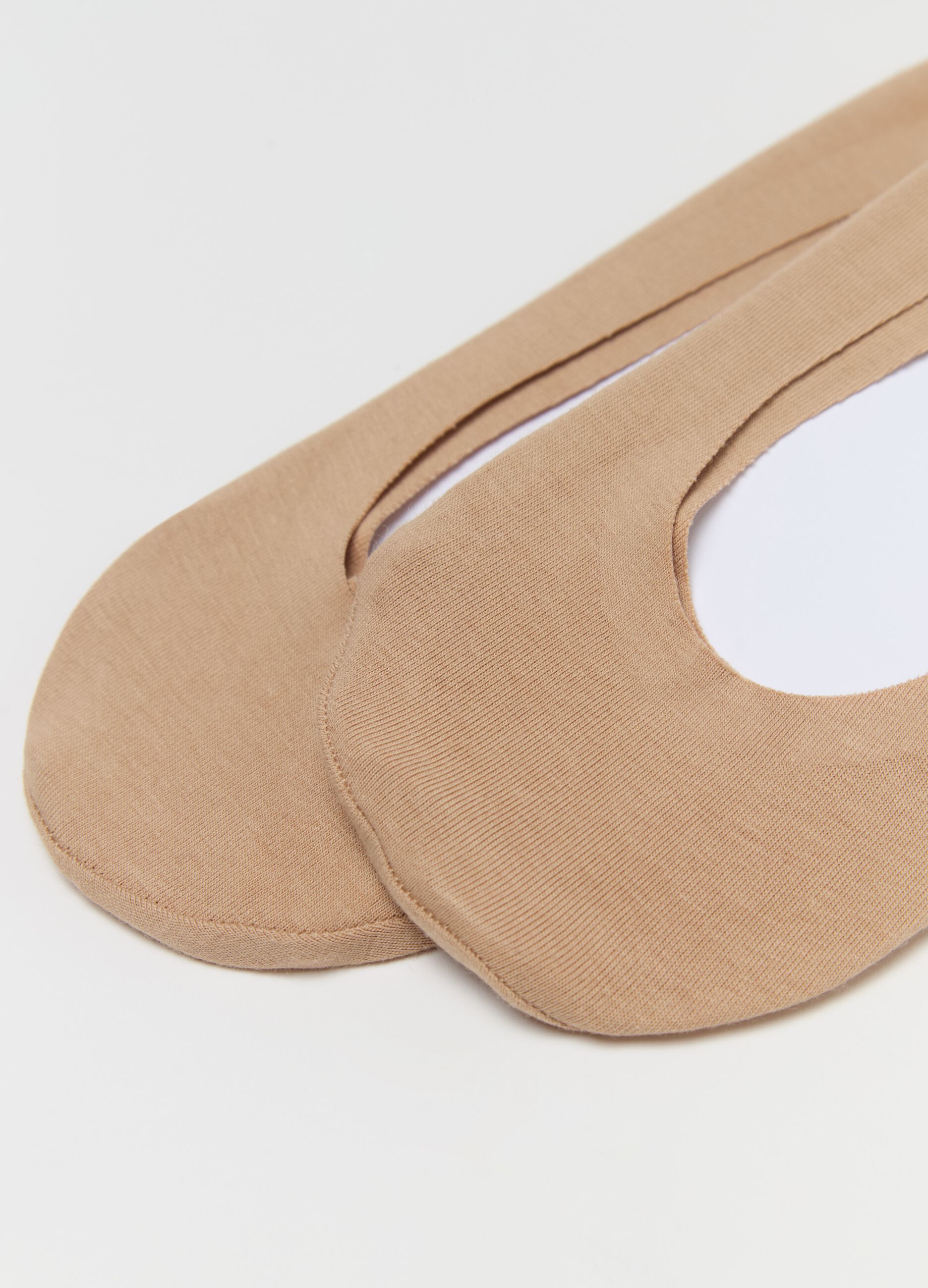 Two-pack shoe liners with laser cut