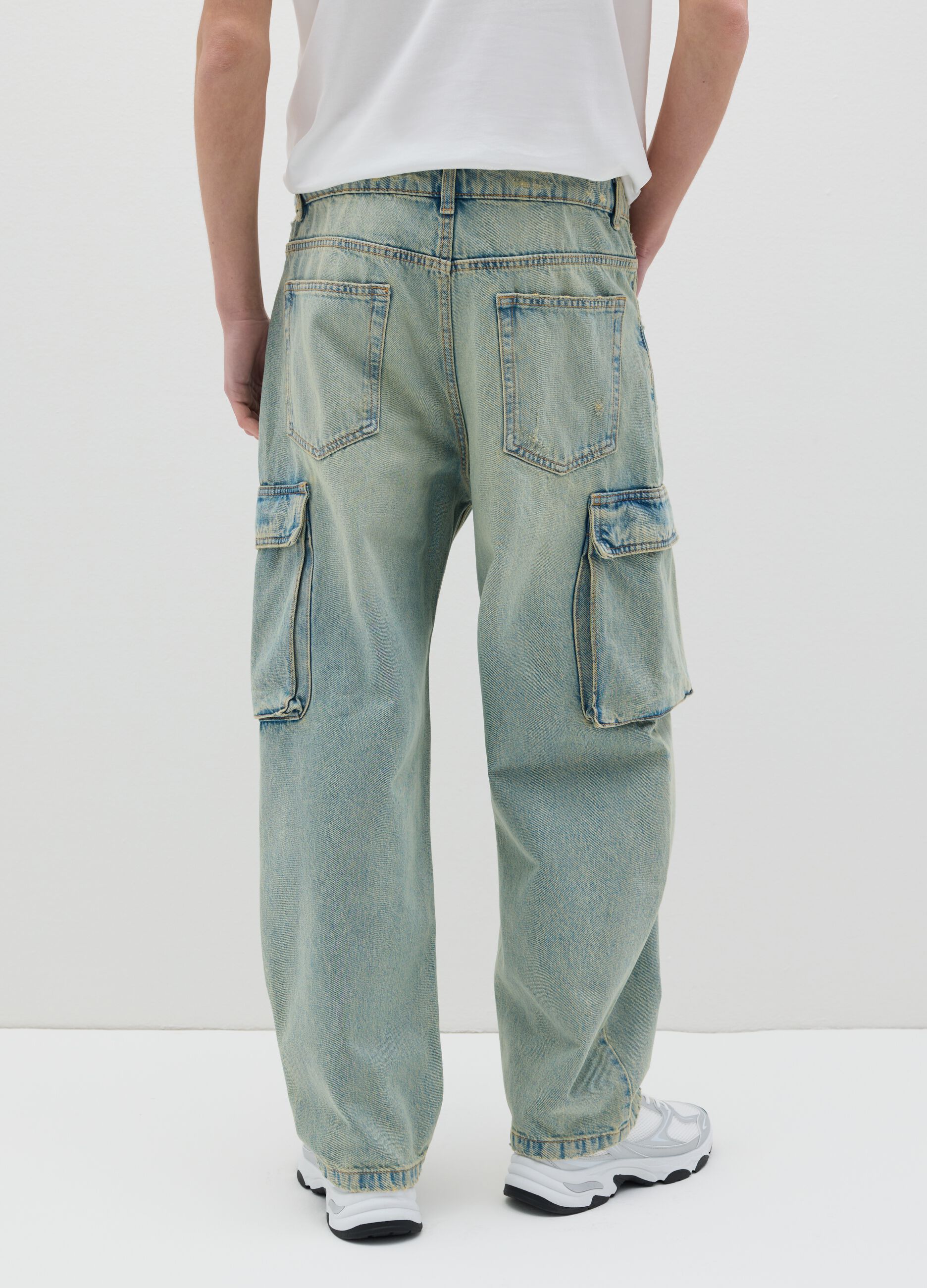 Jeans cargo acid wash con scoloriture