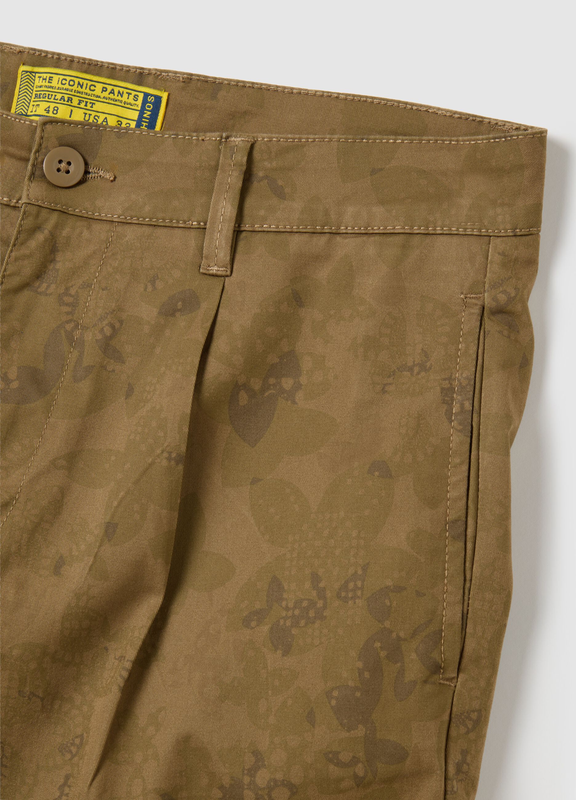 Bermuda da uomo in cotone marrone regular fit