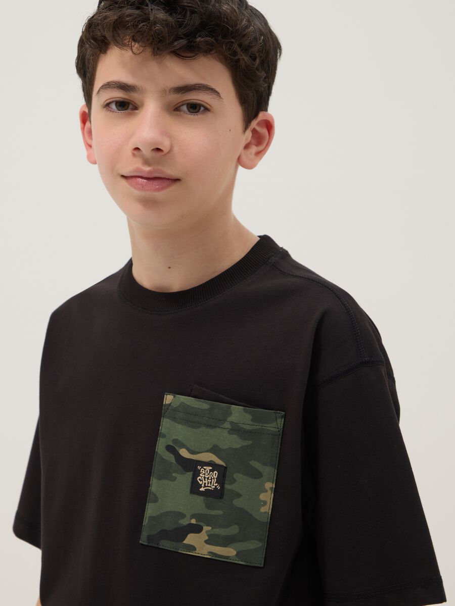 Boys&rsquo; black 100% cotton oversized T-shirt with chest pocket_1