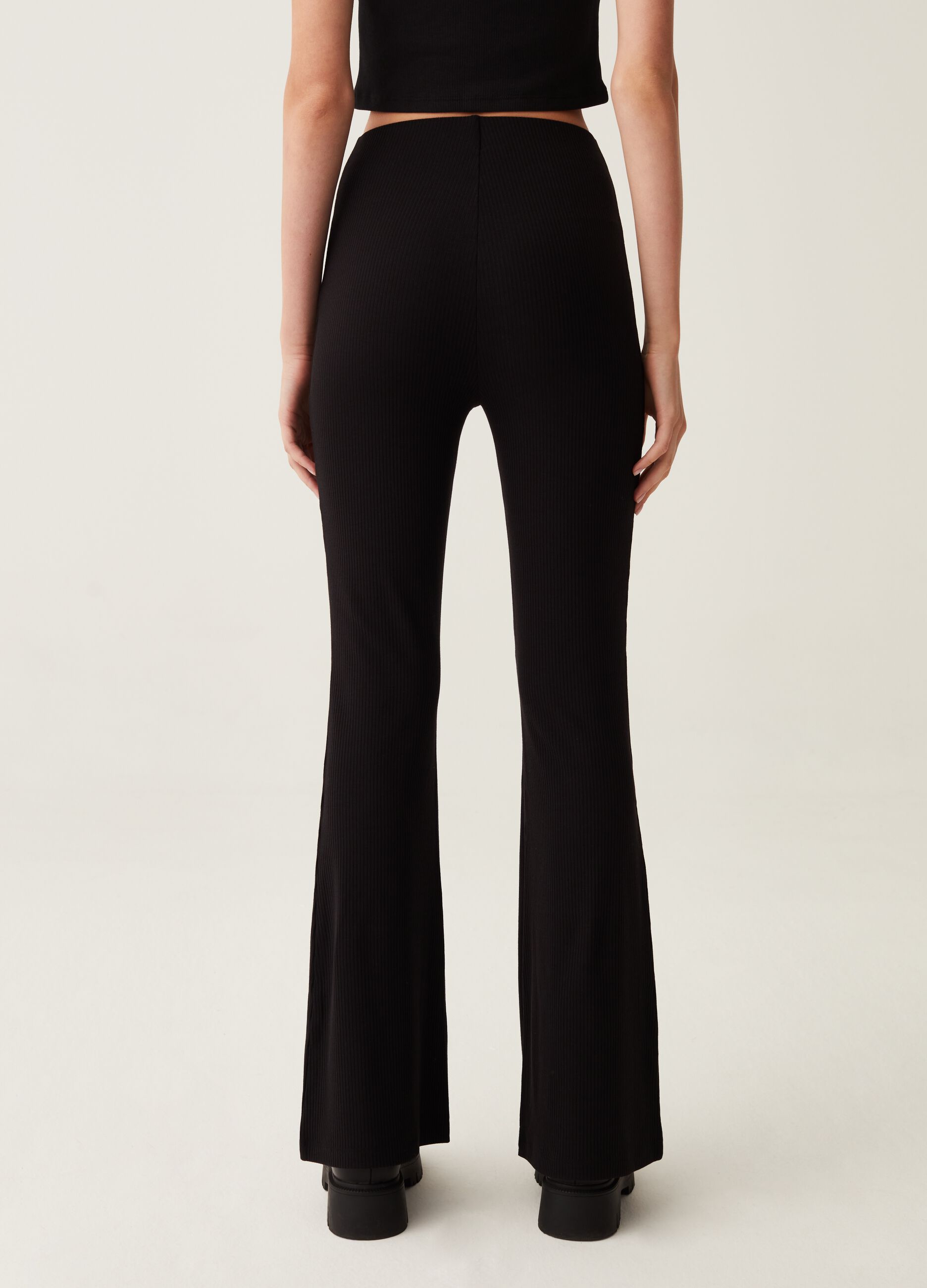 Pantalone flare fit a coste piatte