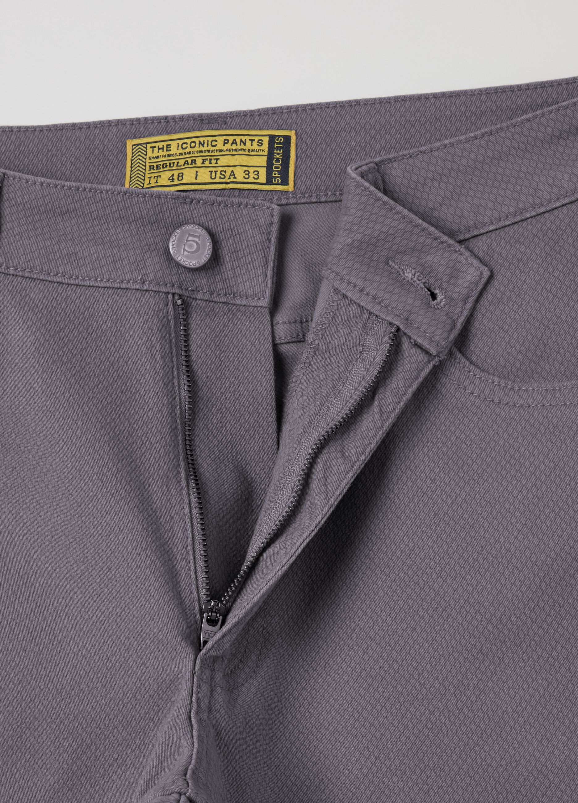 Pantaloni chino regular fit micro fantasia