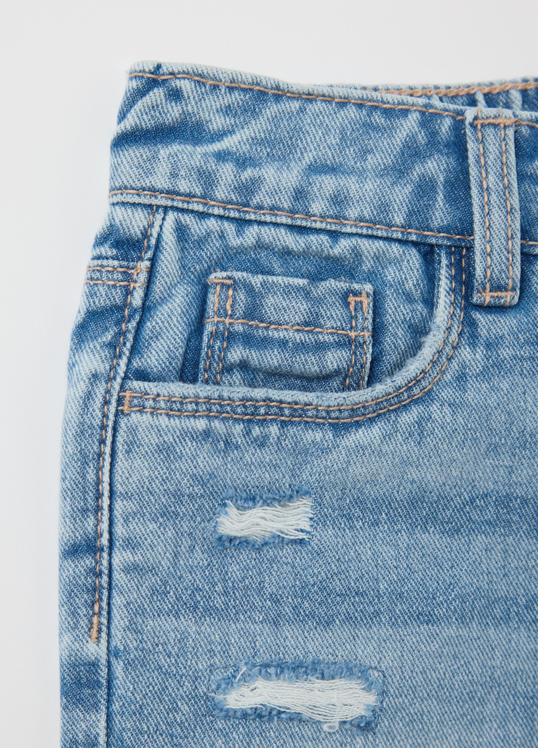 Denim shorts with five pockets and abrasions