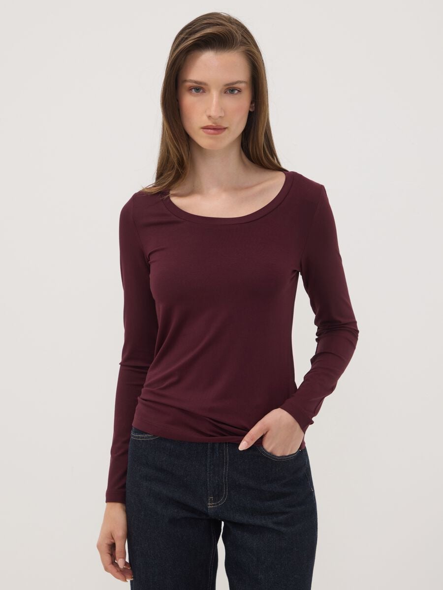 T-shirt viola in viscosa elasticizzata con girocollo slim fit_0