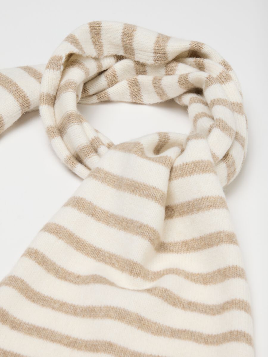 Beige children's scarf with white stripes_1