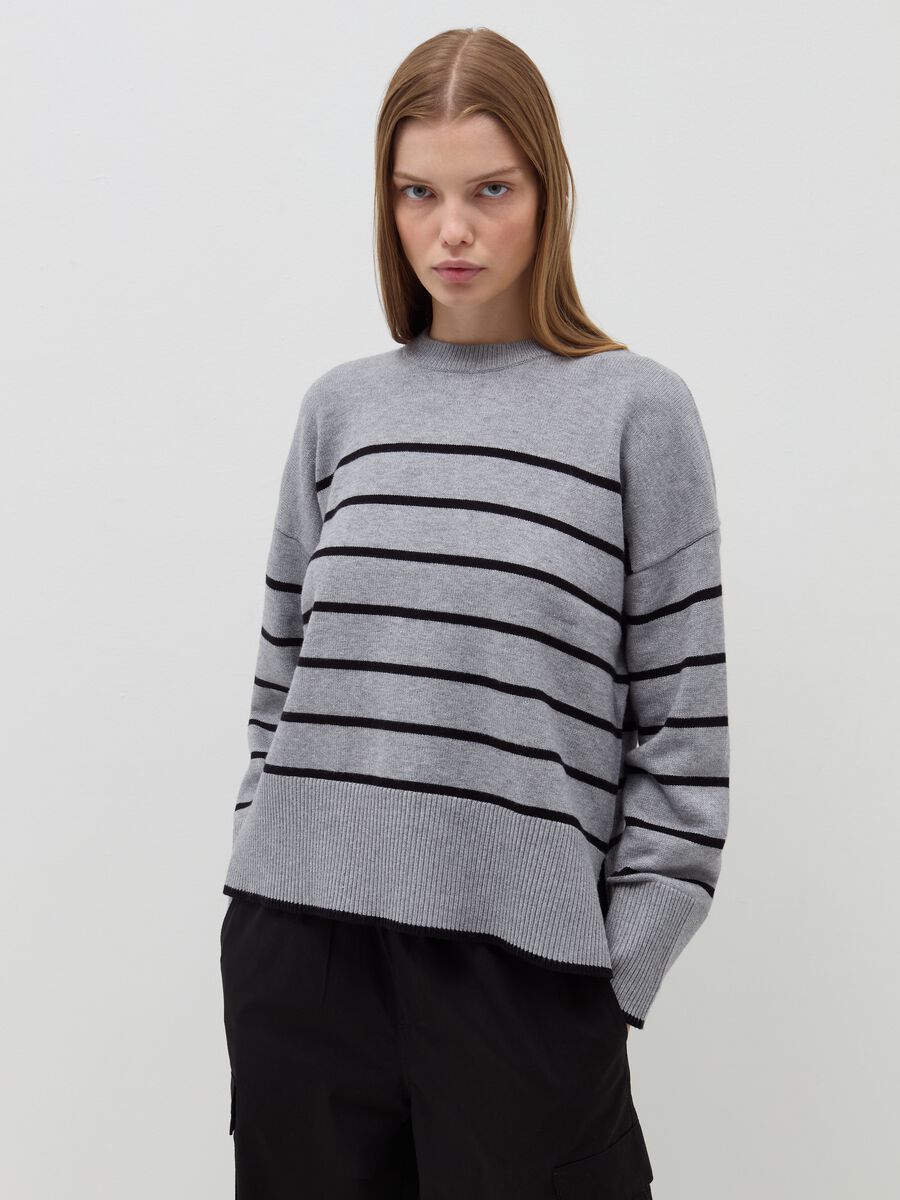 Striped pullover with slits_0
