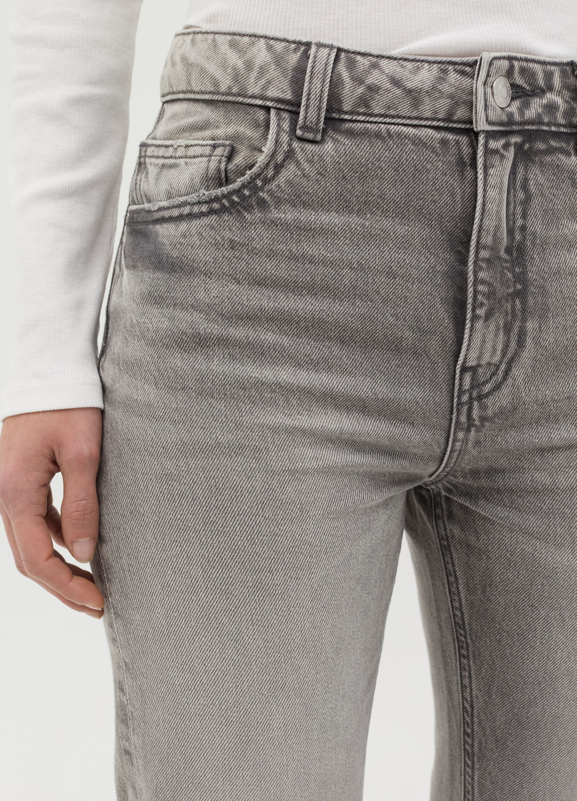 Straight-fit jeans with five pockets