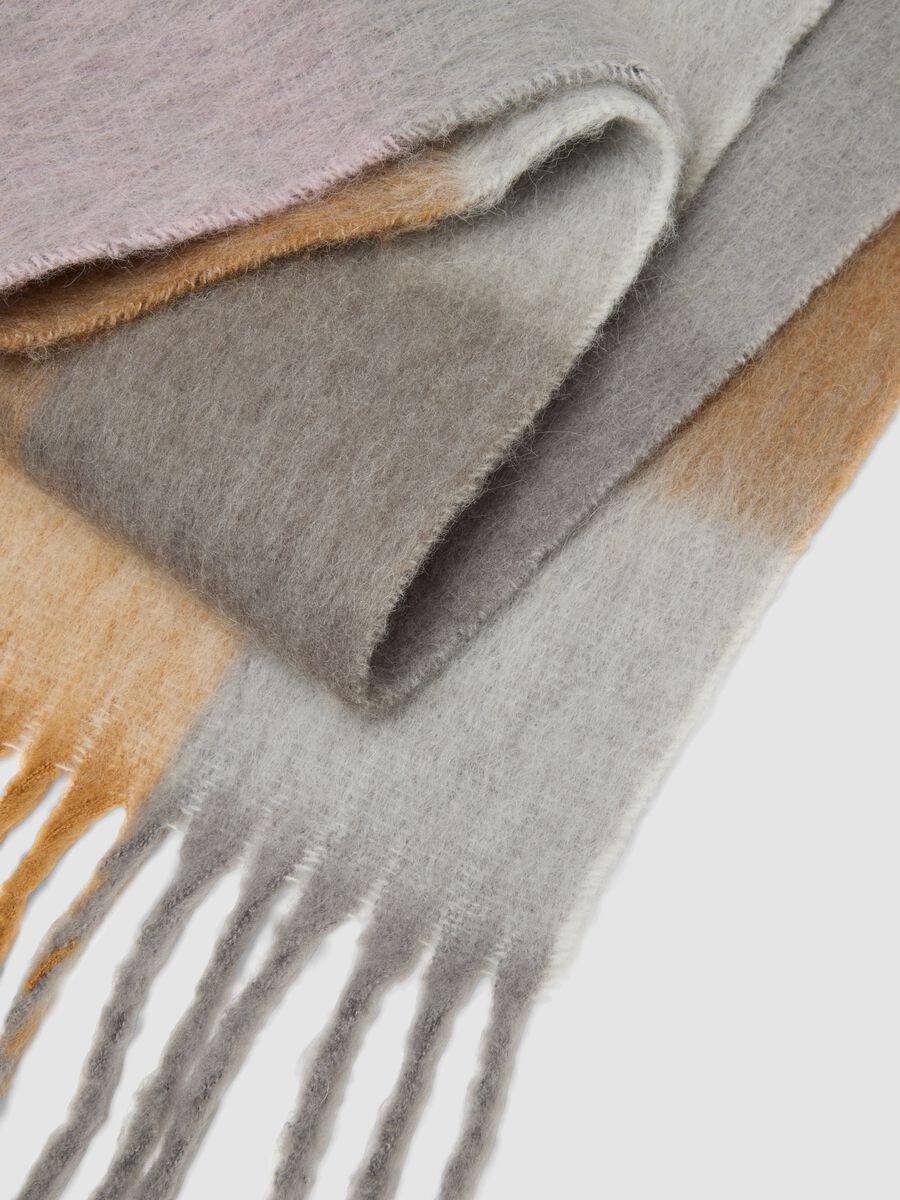 Grey wool and alpaca blend scarf with fringes_2