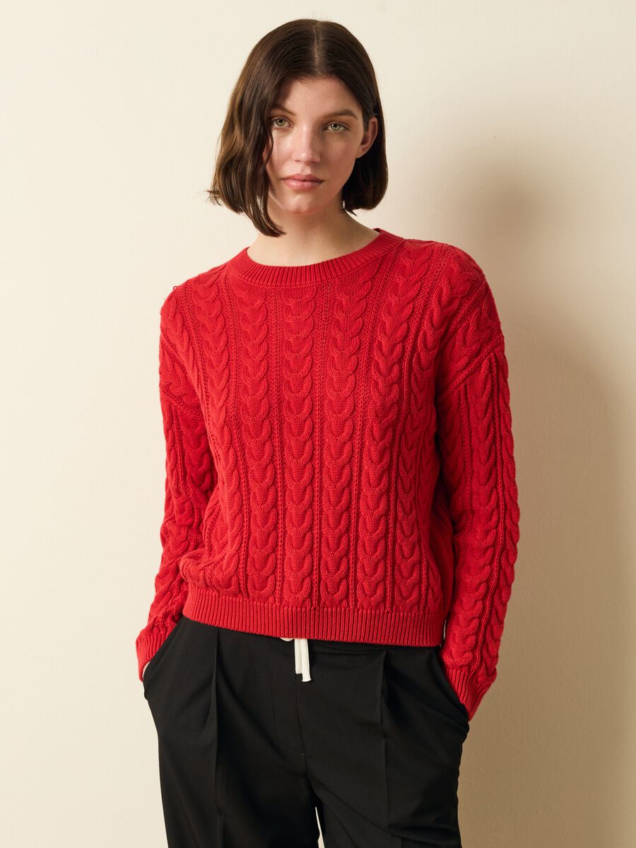 Cable-knit pullover with round neck_1