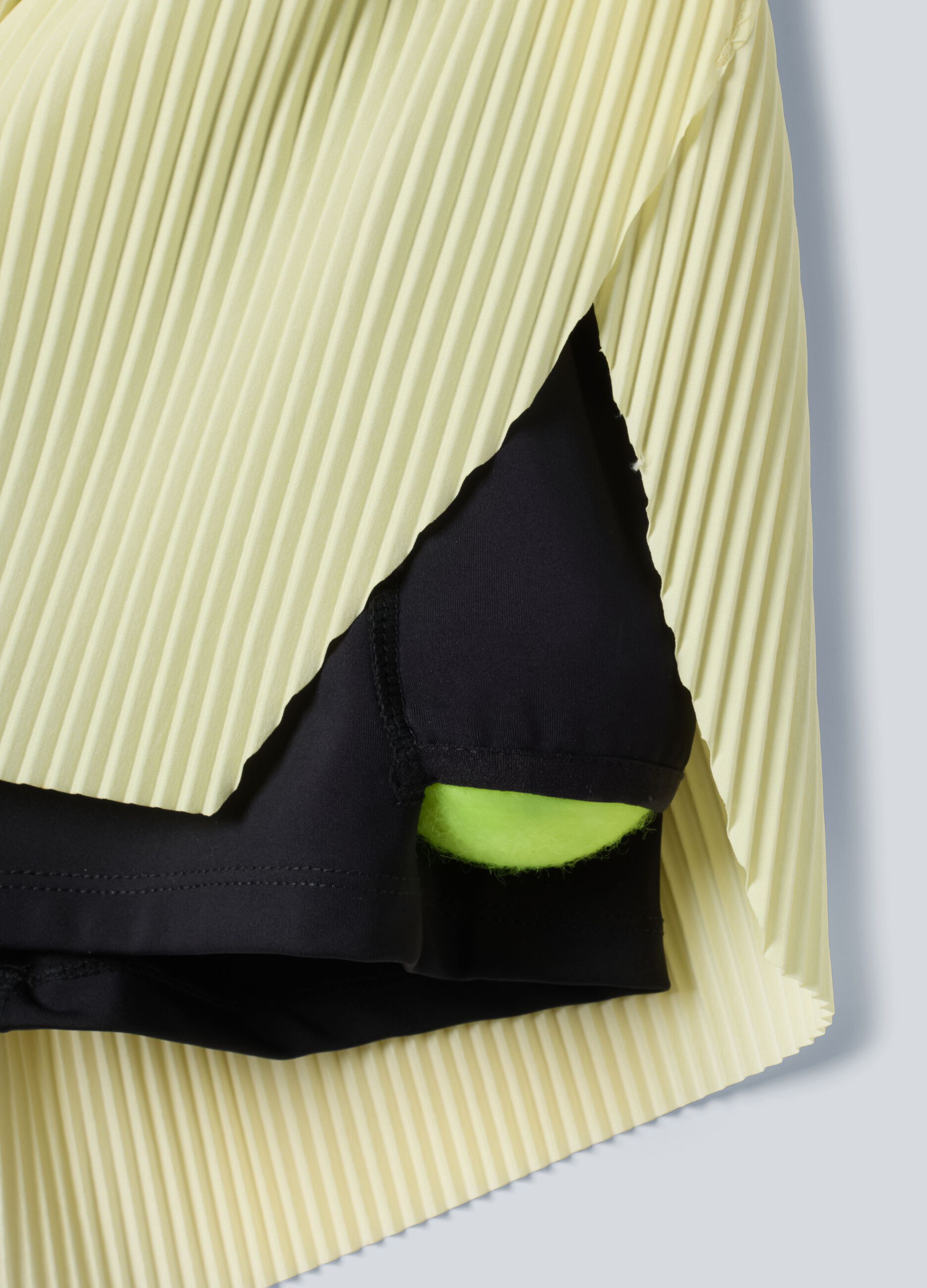 Shorts plissettati sportivi gialli in tessuto elasticizzato rimovibili ALTAVIA COURT
