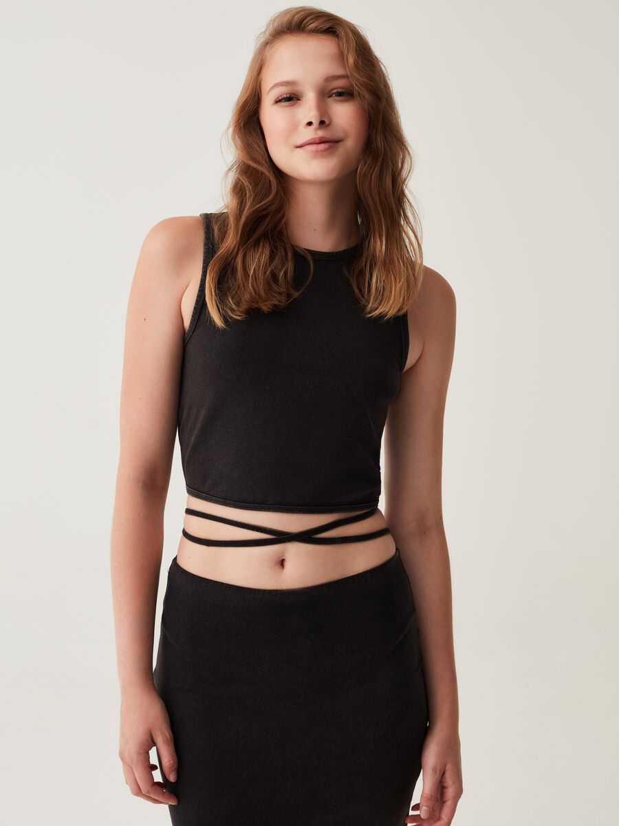 Crop top con laccetti_0