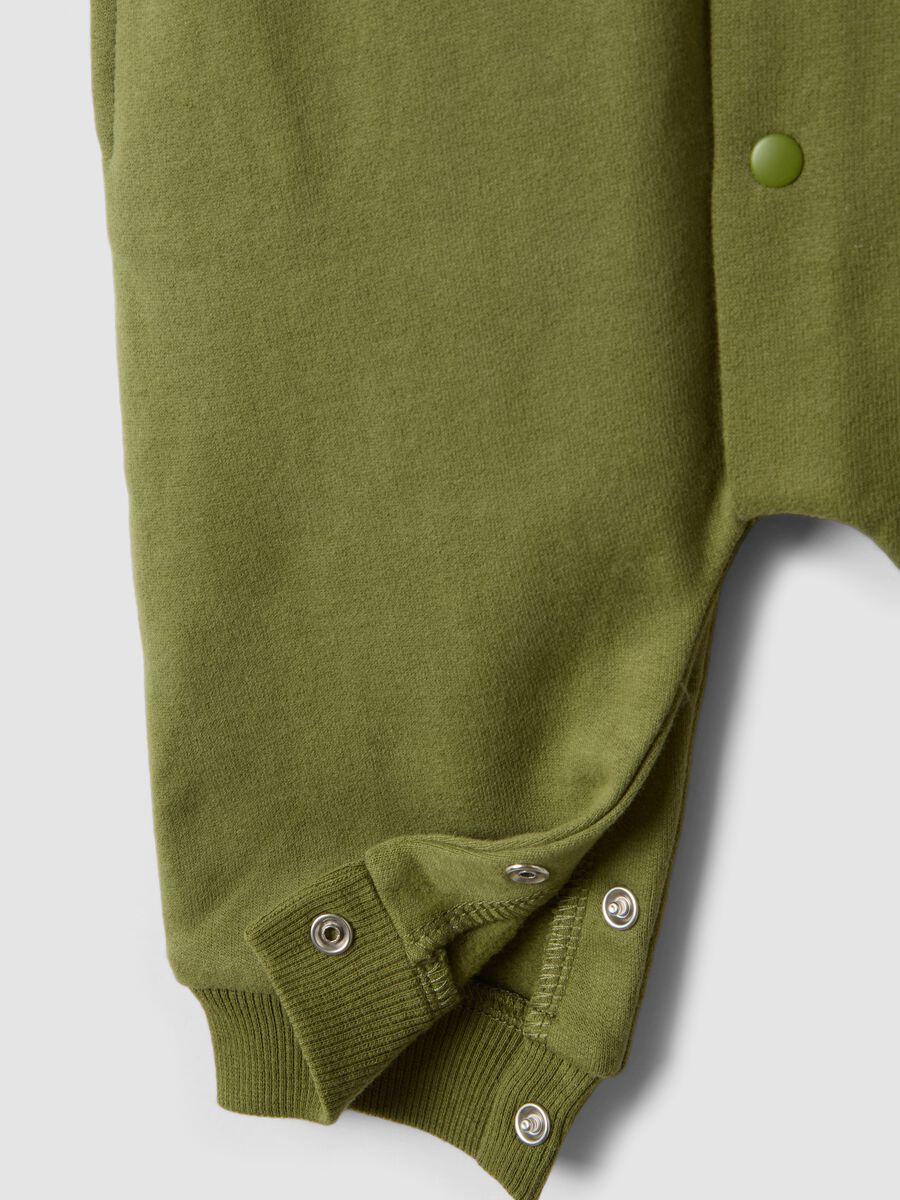 Tutina verde con cappuccio in puro cotone organico a forma di dinosauro_3