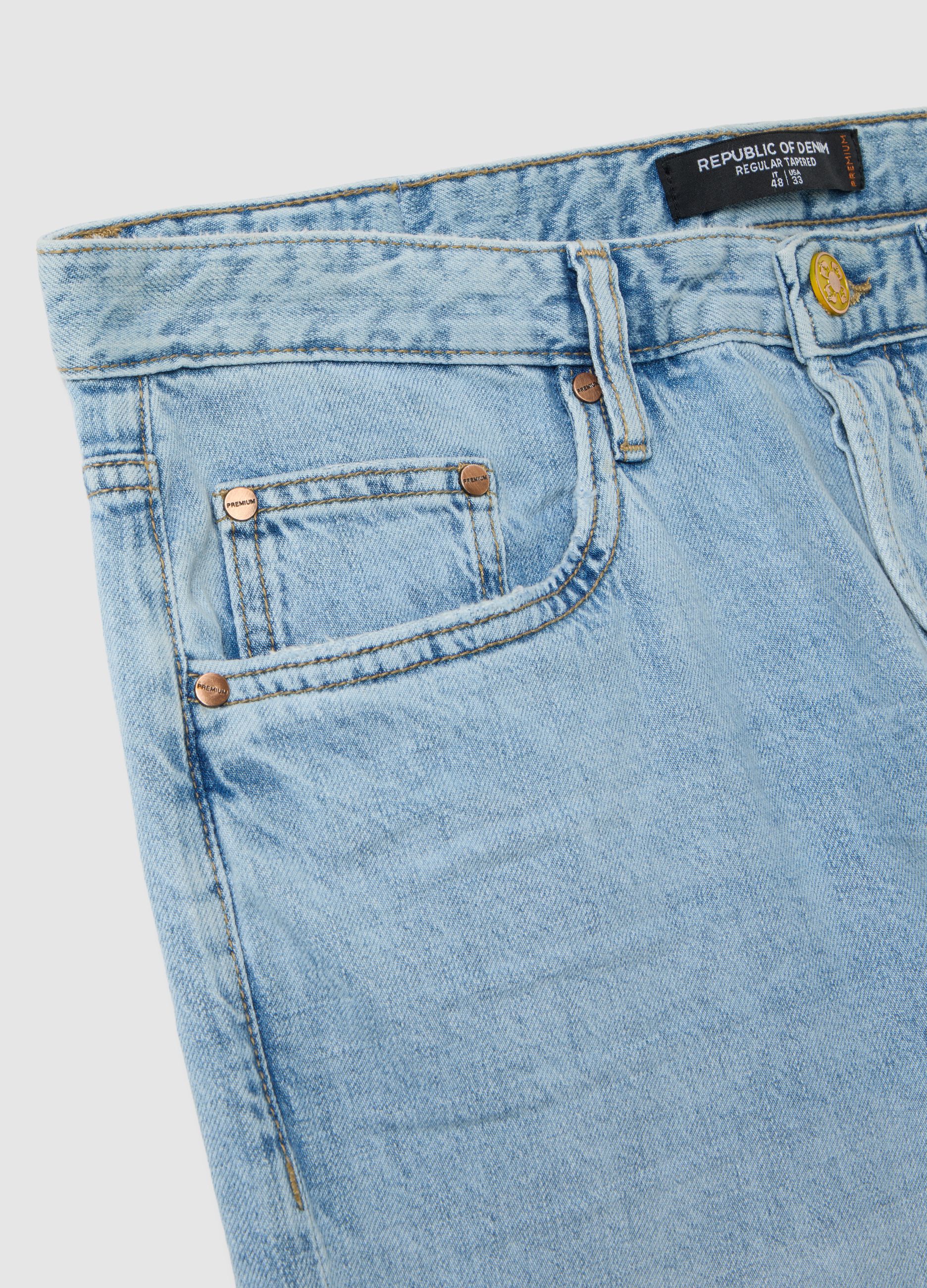 Jeans da uomo in denim chiaro regular tapered