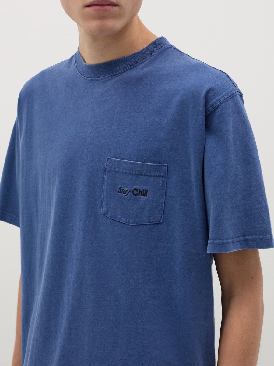 T-shirt con tasca a ricamo_3