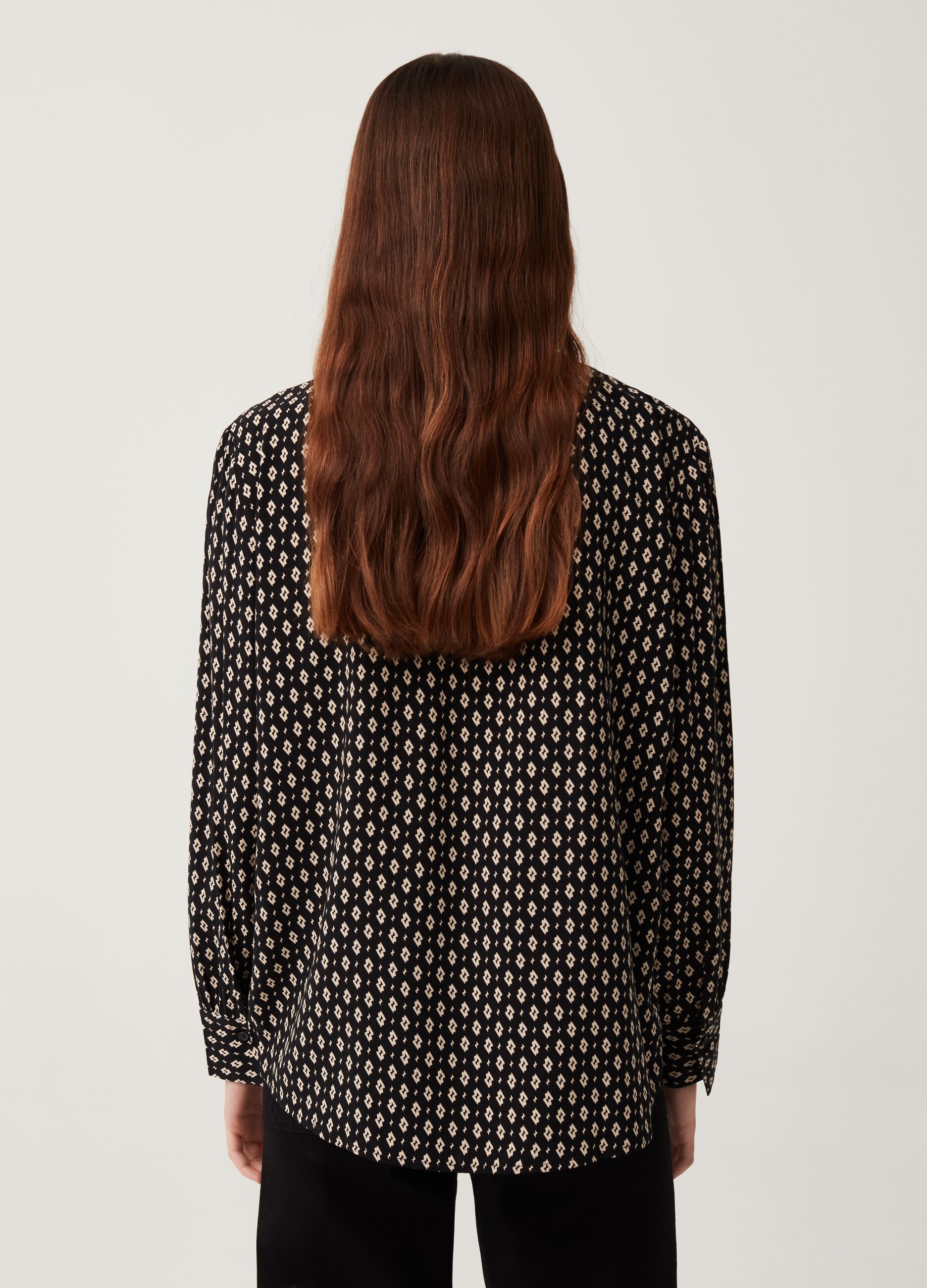 Sustainable viscose blouse with V neck