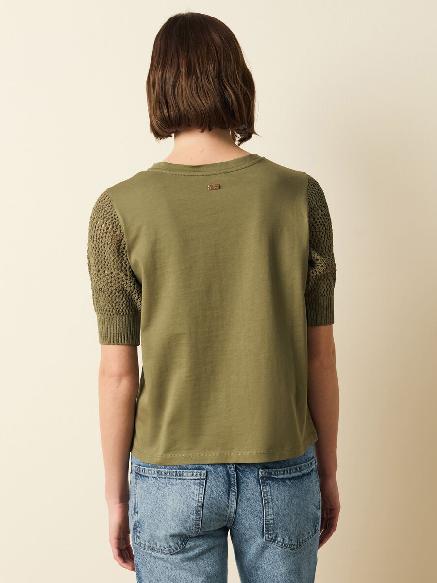 T-shirt with puff sleeves and crochet_3