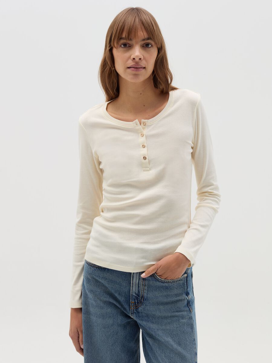 Long-sleeved T-shirt with granddad neckline_0