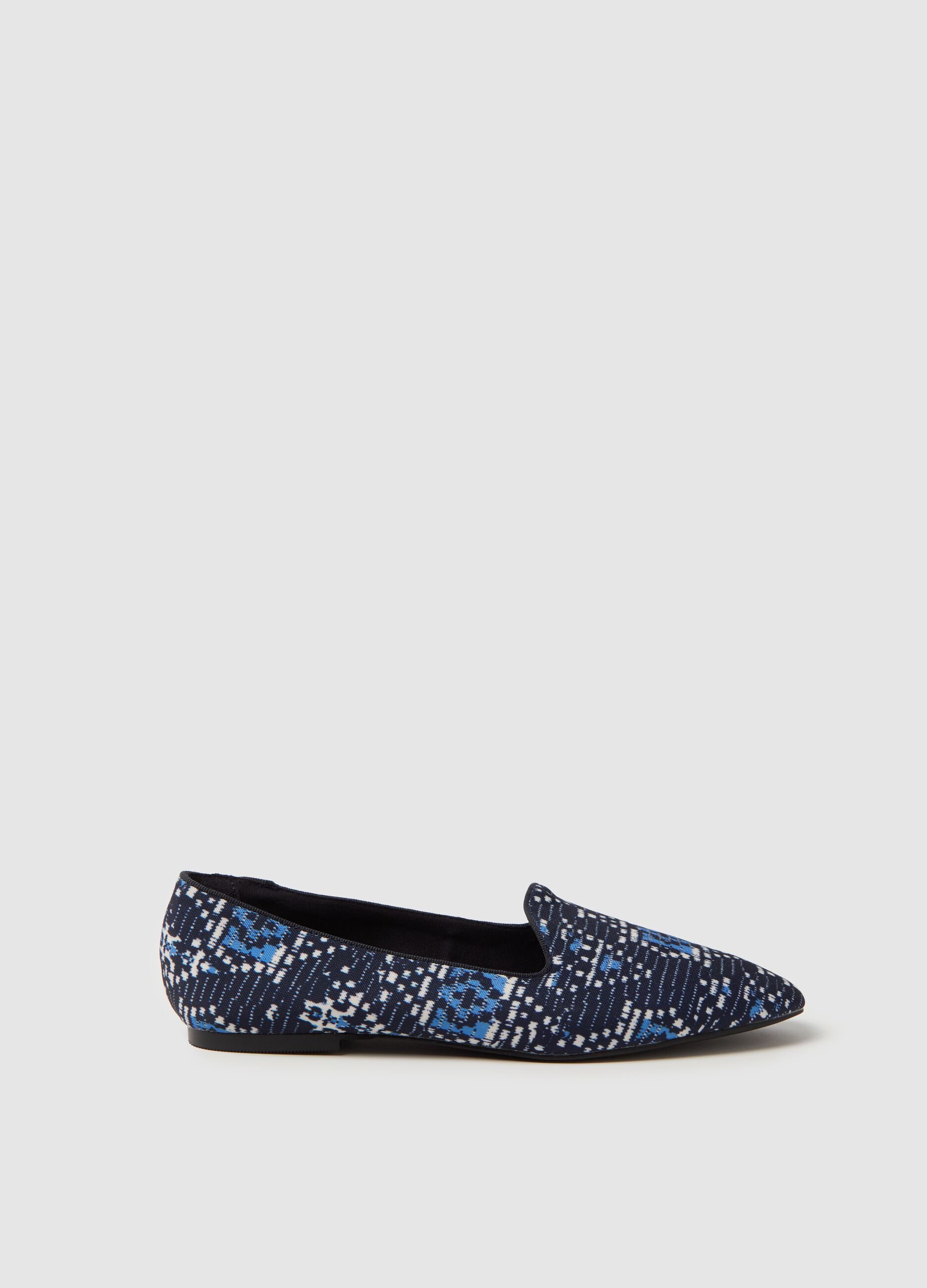 Slipper shoes with ikat print