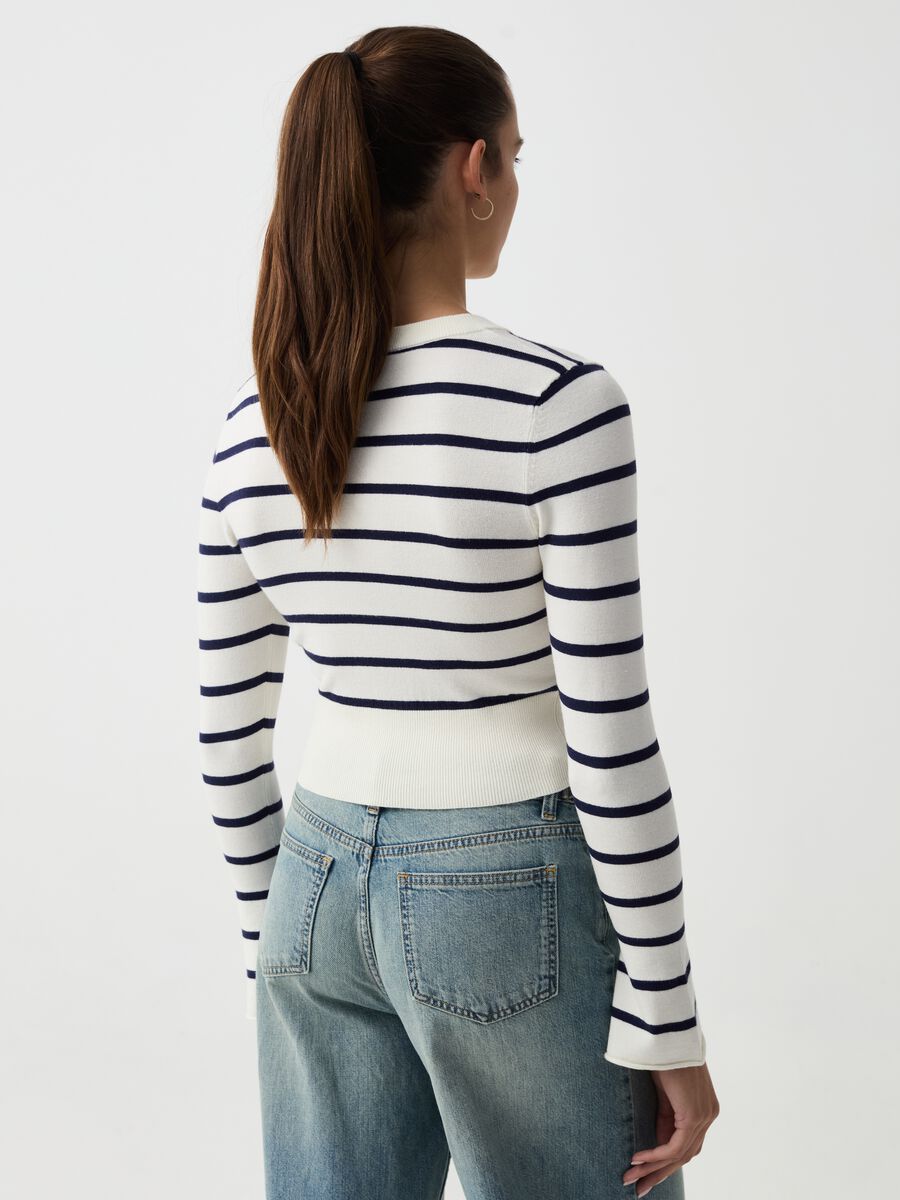 Striped pullover with V neck_2