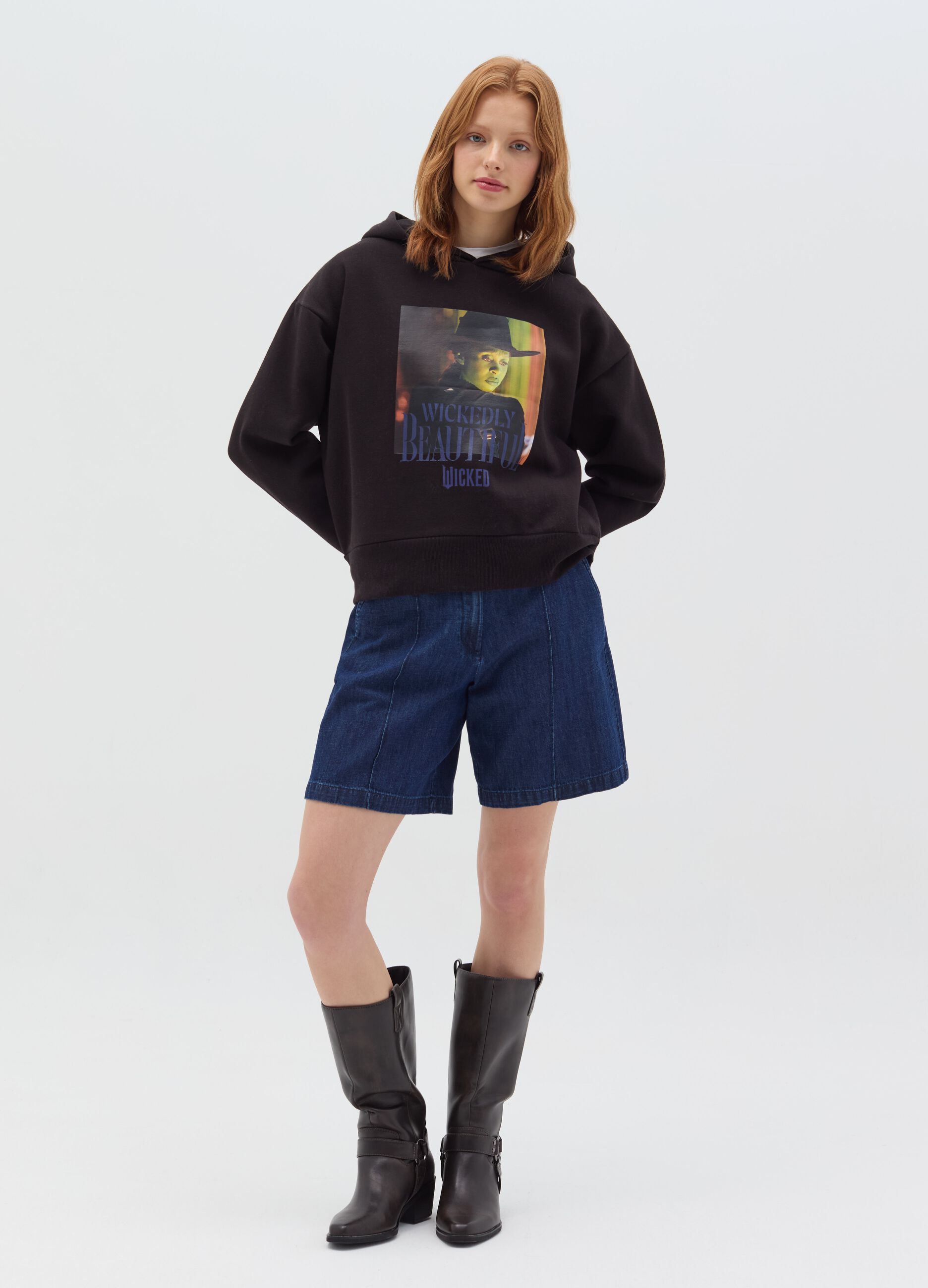 Sweatshirt with hood and Wicked print