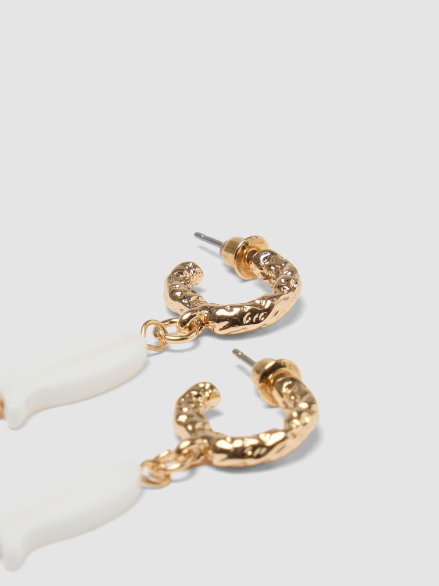 Earrings with white fish-shaped charms_1