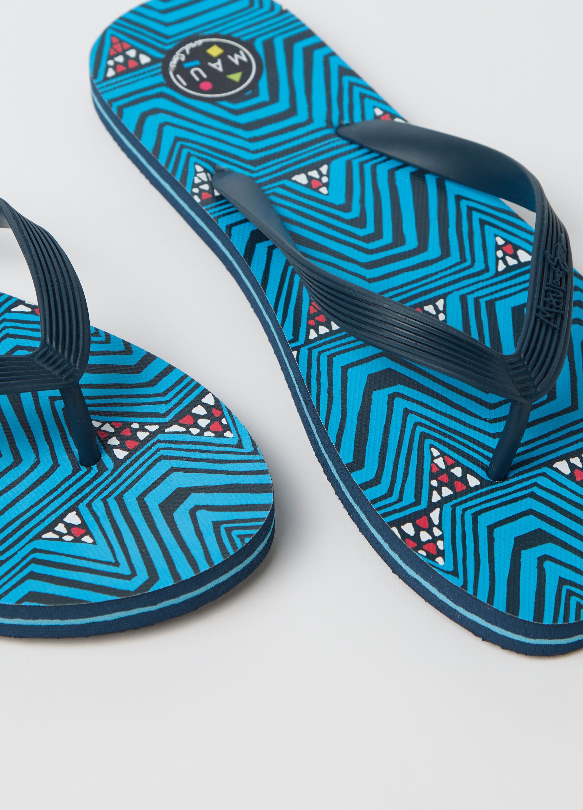 Maui and Sons blue flip flops with geometric motif