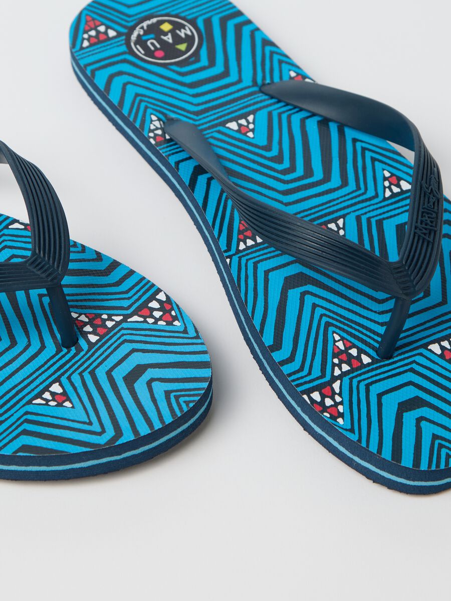 Maui and Sons blue flip flops with geometric motif_1