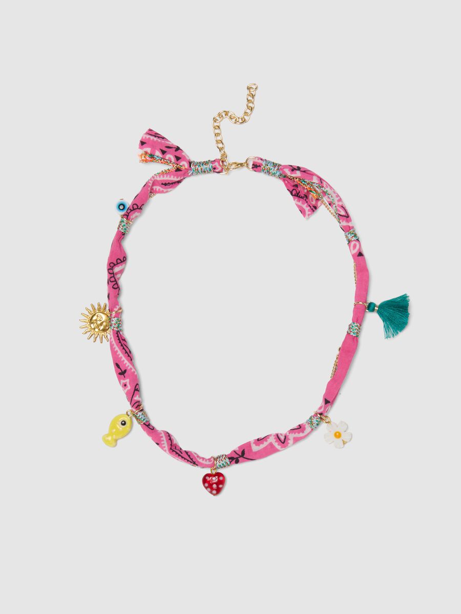 Collana bandana multicolor con charms_0