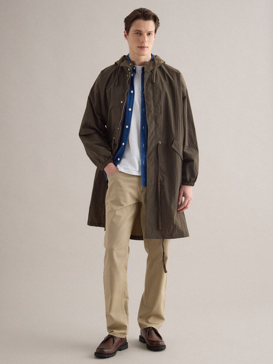 Giacca parka marrone regular fit con zip completa e cappuccio_1