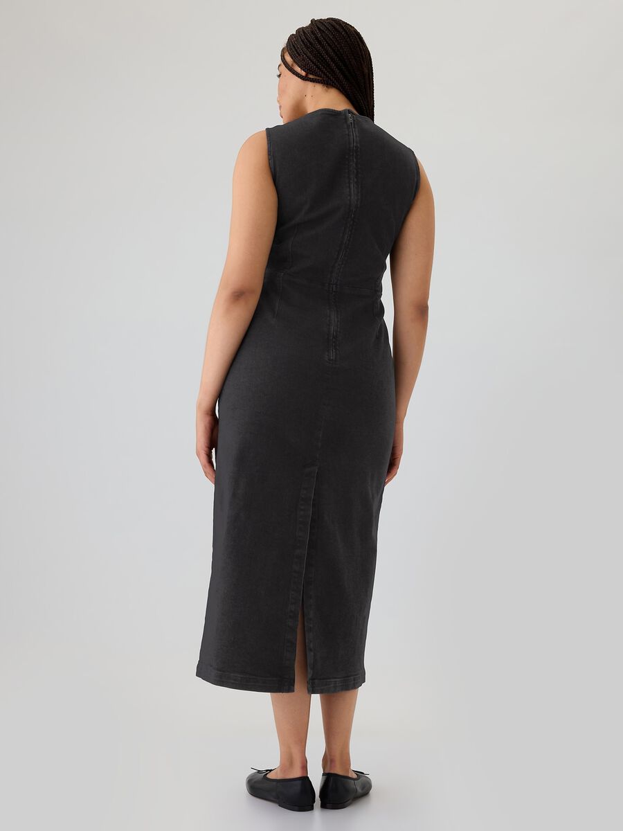 Long sleeveless dress in denim_4