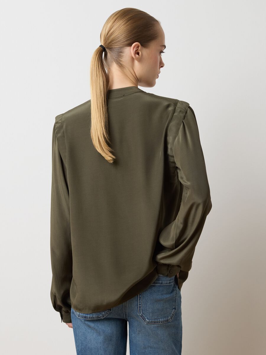 Camicia con collo alla coreana a maniche lunghe verde regular fit_3