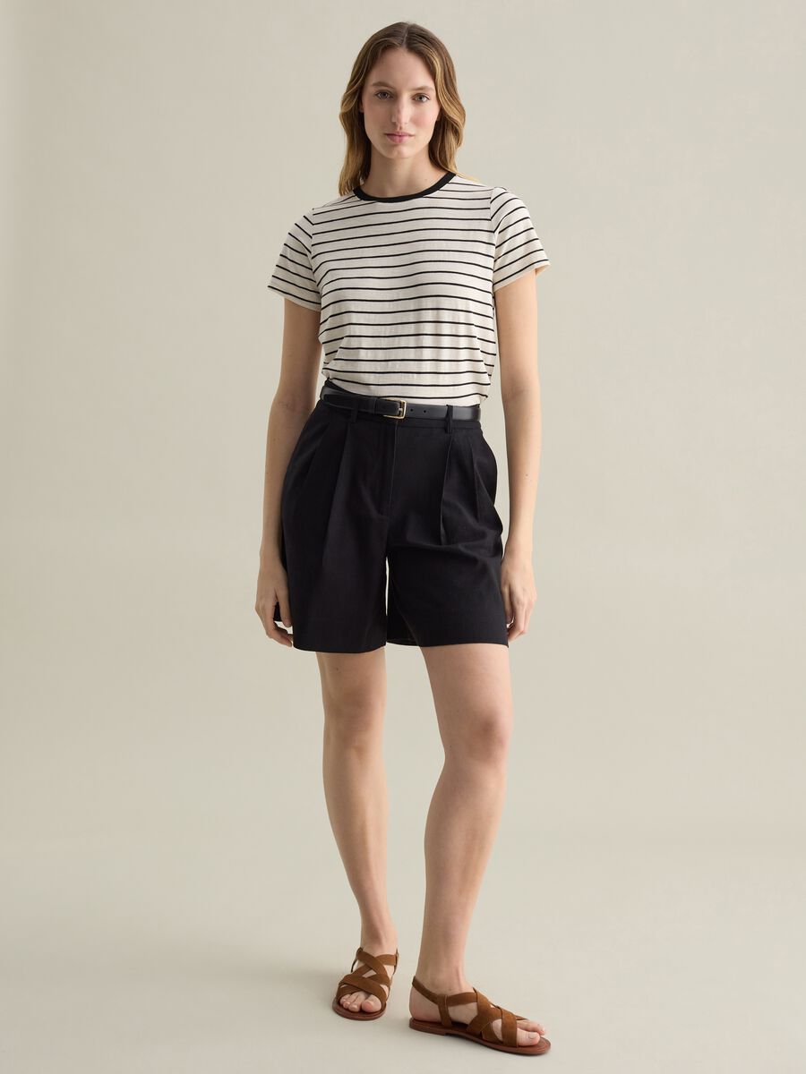 Bermuda shorts with darts_0