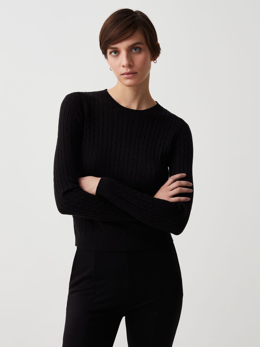 Cable knit pullover with round neckline_0