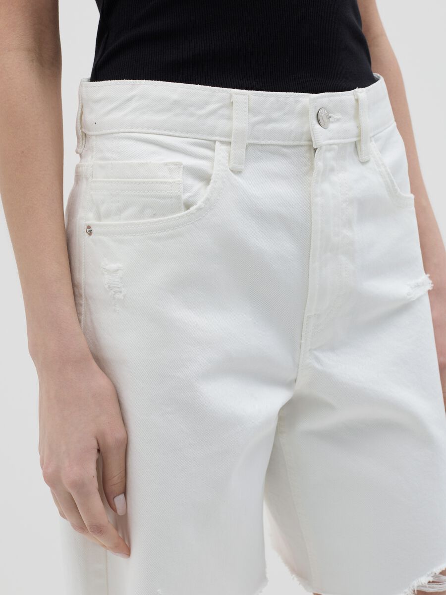 White denim shorts in pure cotton_2