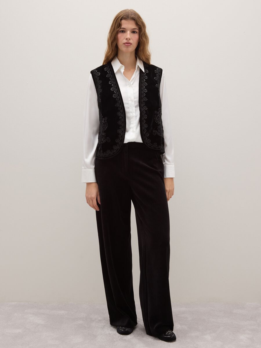 Hand-embroidered black slim fit waistcoat_1