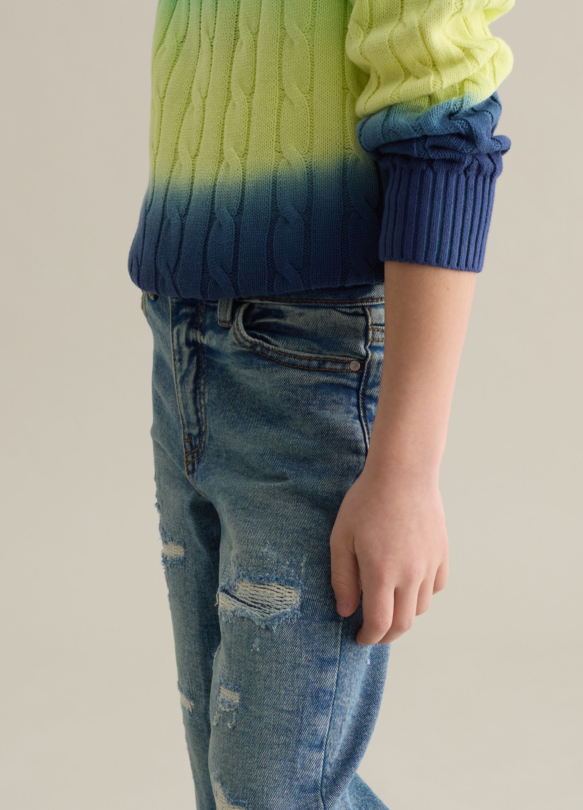Regular-fit jeans with five pockets and abrasions